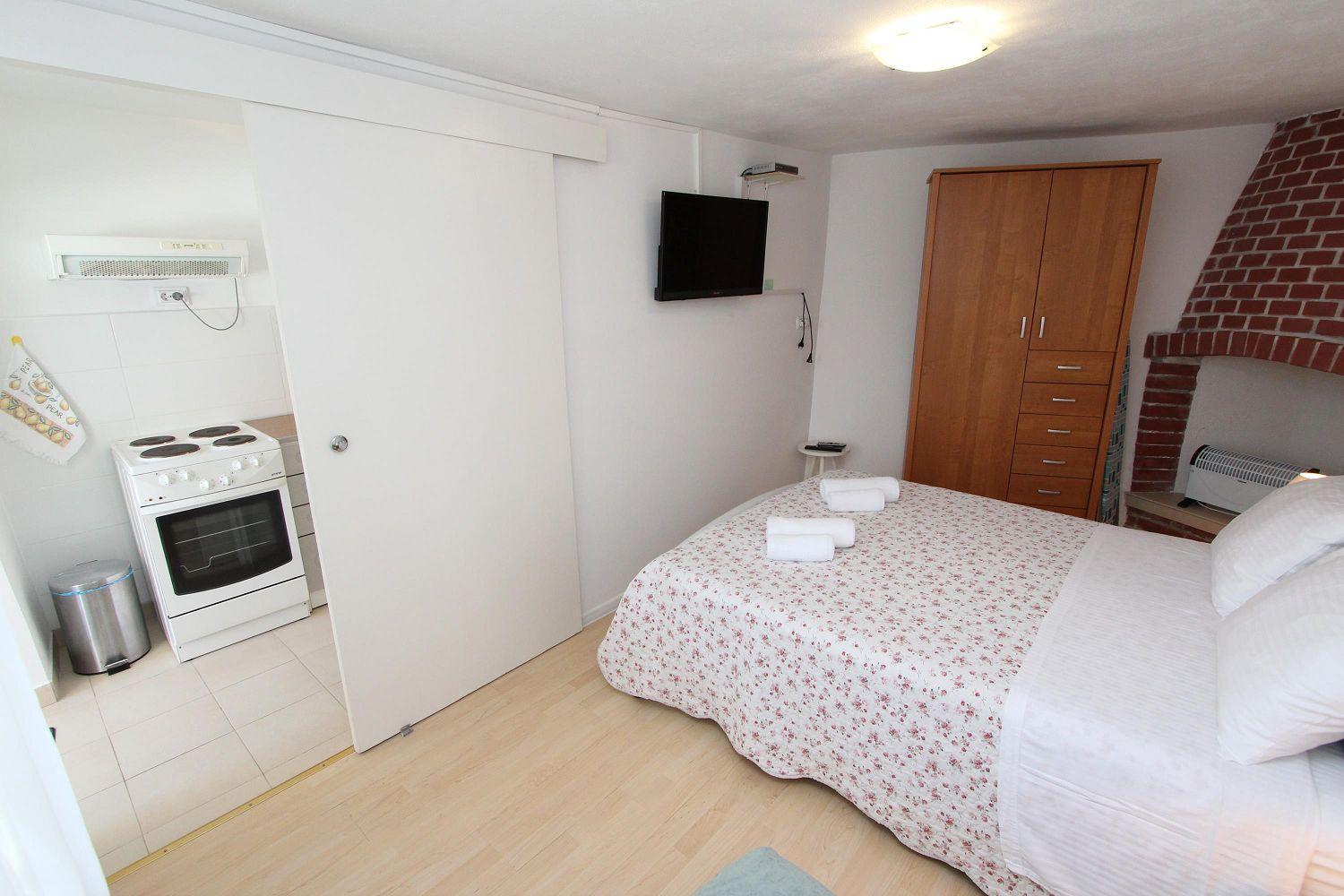 Lauschiges Studio-apartment Nur 5 Gehminuten Zum Zentrum Von - Mit Privatparkplatz Apartman